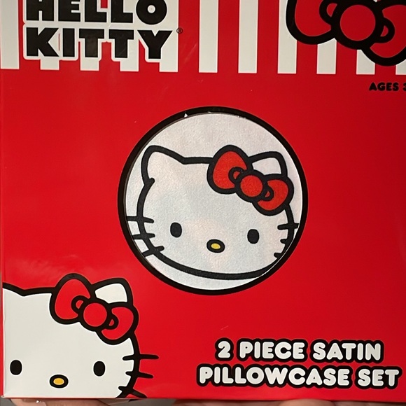 24HR DROP ⬇️ Hello Kitty 2 PC Satin Pillow case set - Picture 3 of 5